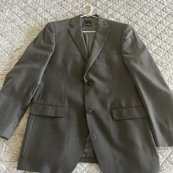 Men suit, jacket 40 size and pants are 36/32 - Picture 5 of 6